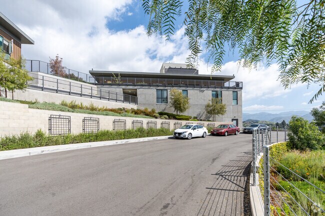 Photo - Summit View Apartments