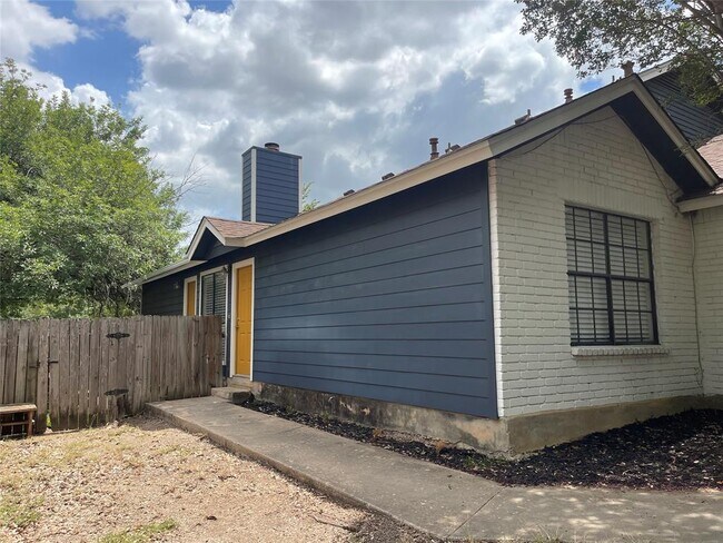 Photo - 2031 Redwing Way