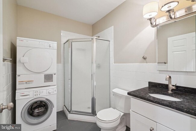 Building Photo - 1955 Locust St Unit BR