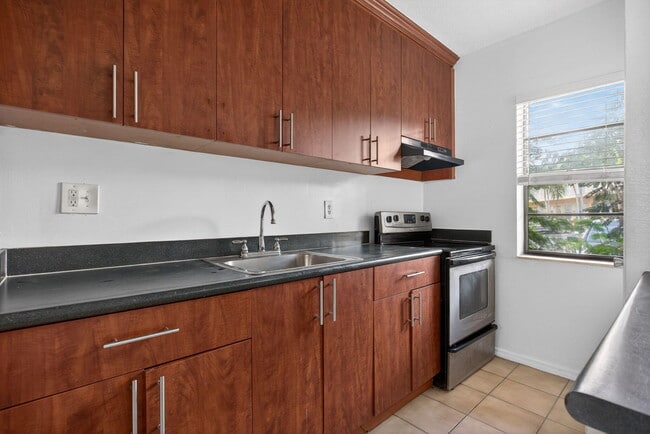 Building Photo - 4071 N Dixie Hwy Unit 5