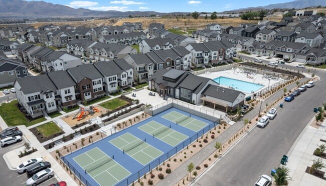 Building Photo - Amenity-Rich Top-Floor Condo in Lehi