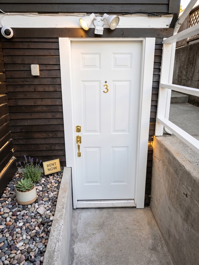 Photo - 306 Esmond Av