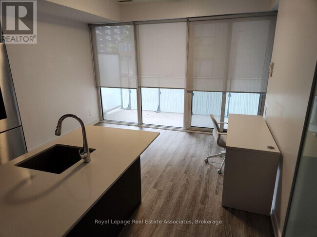 Photo - 42 Charles St E Unité 405