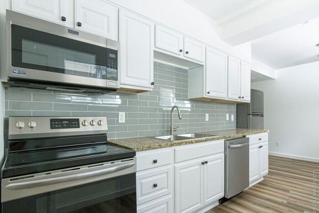 Photo - Elegant & Bright 2 Bedroom in Oakhurst’s H...