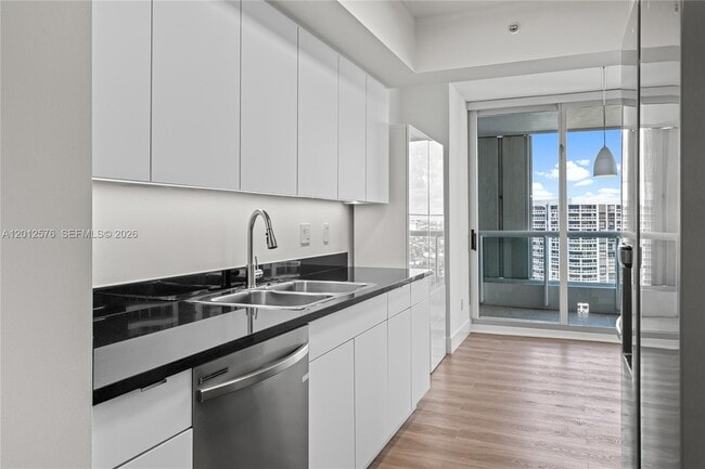 Photo - 21055 Yacht Club Dr Unidad 1903