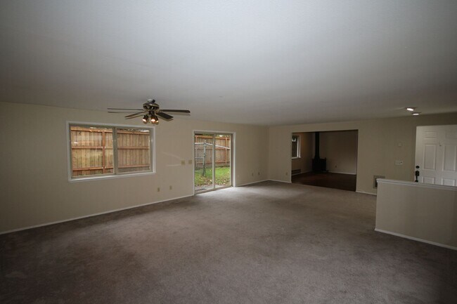 Photo - Spacious 3 bedroom, 2 bath home in Northea...