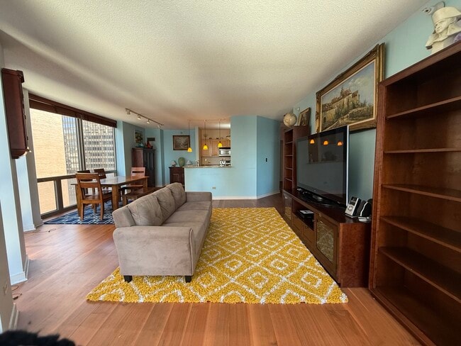 Photo - 222 N Columbus Dr Unidad 1703