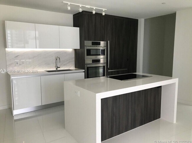 Photo - 851 NE 1st Ave Unit 903