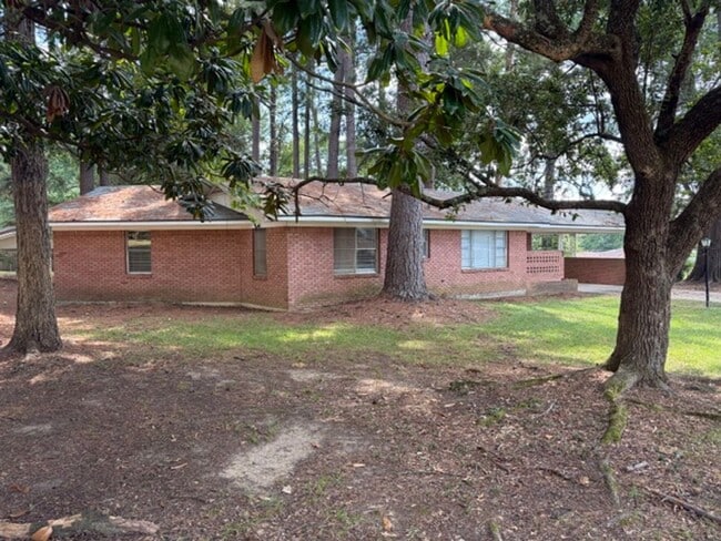 1301 Manor Pl