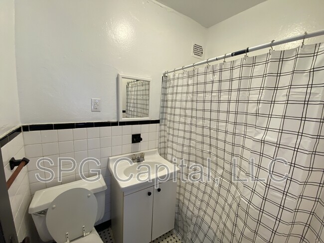 Photo - 2015 Market St Unit 1