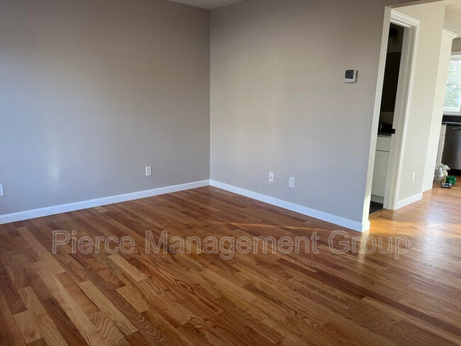Photo - 6-21 Clarendon Way