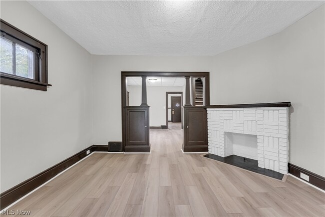 1144 E 145th St Unidad 2/Left