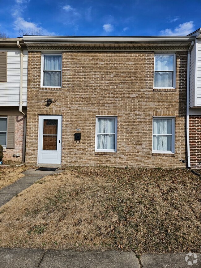 Building Photo - HARFORD SQUARE TOWNHOUSE