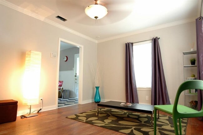 Photo - 409 W Croslin St