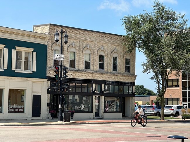 Building Photo - 107 W Wisconsin Ave Rental