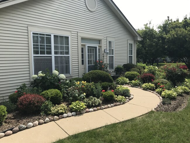 Building Photo - Exceptionally Clean 2-Bedroom Ranch with D... Rental