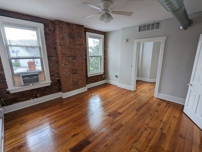 Building Photo - 225 Fosdick St Unit 4