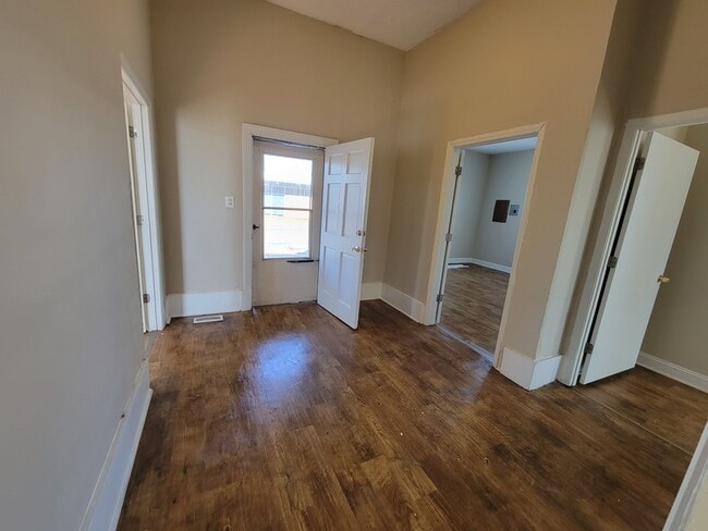 Photo - 209 E Caswell St