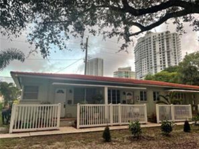 Photo - 17 NE 9th Ave Unit 2