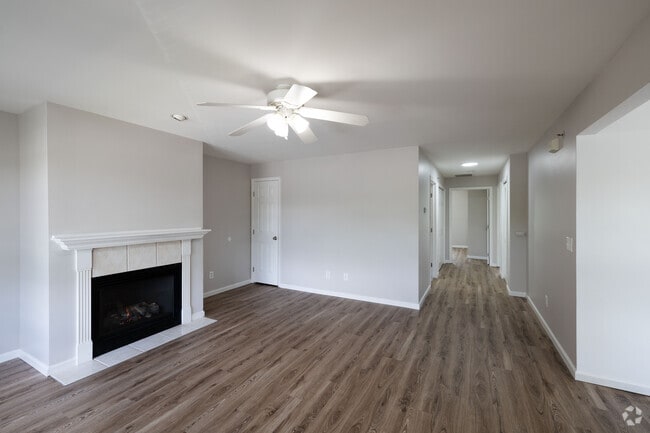 2 BR, 2 BA - 943SF