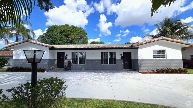 Building Photo - 3805 NW 78th Terrace Unit S Rental