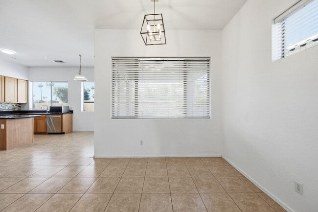 Photo - 906 E Sheffield Ave