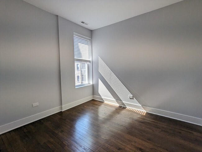 Photo - 2171 W Wilson Ave Unit 3