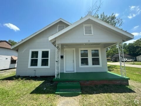 Building Photo - 215 San Jacinto St Rental