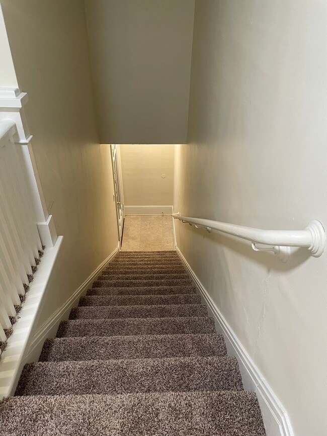 Building Photo - Upstairs 2 Bedroom/1 Bathroom Unit D