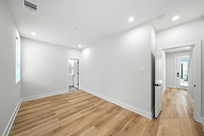 Photo - 2306 Hoskins Dr
