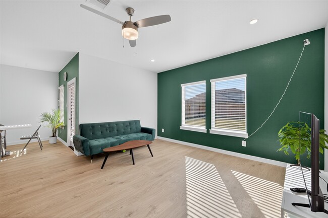 Photo - 30611 Castle Cove Dr