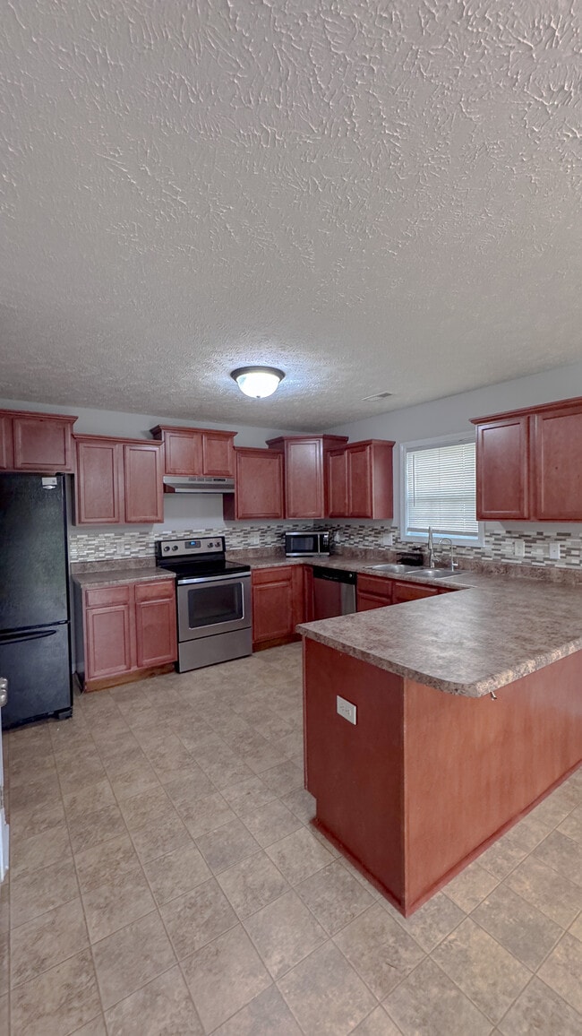 Photo - 337 Kingston Rd