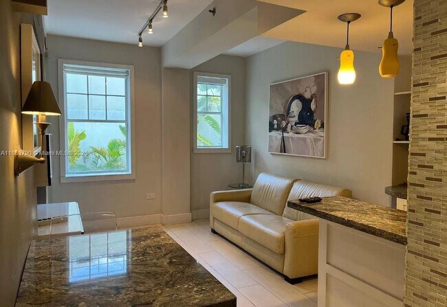 Building Photo - 100 Collins Ave Unit 208 Rental