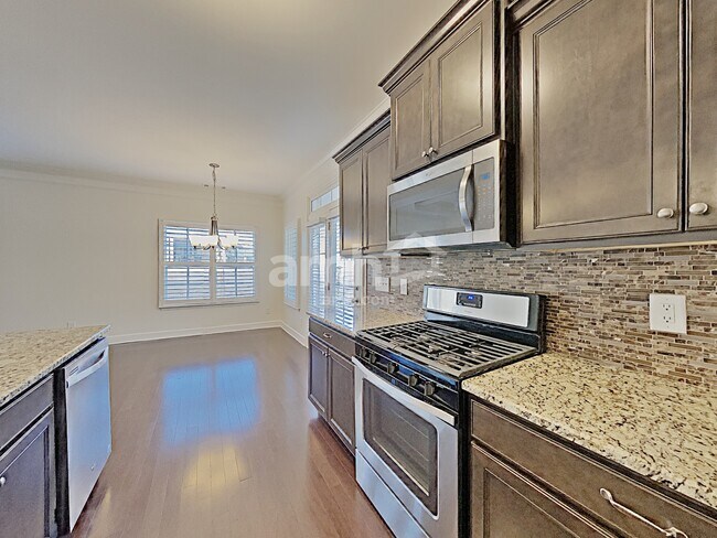 Photo - 1172 Frewin St