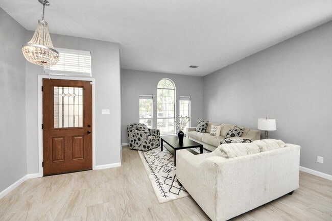 Photo - 20922 Whitevine Way