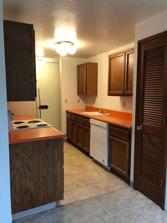 Kitchen - 5902-5920 SE Milwaukie Ave Unit 5908