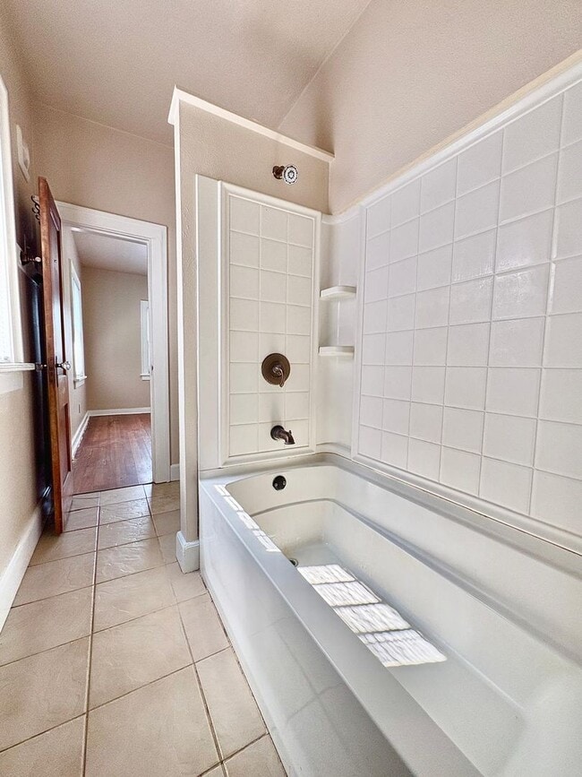 Photo - 1320 Altgeld St