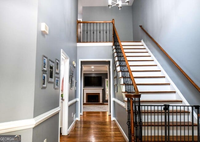 Photo - 304 Bridle Path