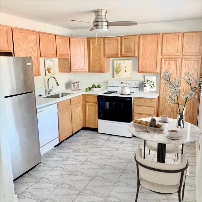 Building Photo - 771 Wall St Unit #2