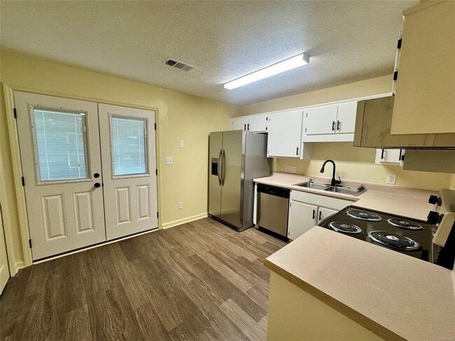 Photo - 605 Blackberry Rd