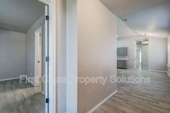 Photo - 1322 Commerce Dr