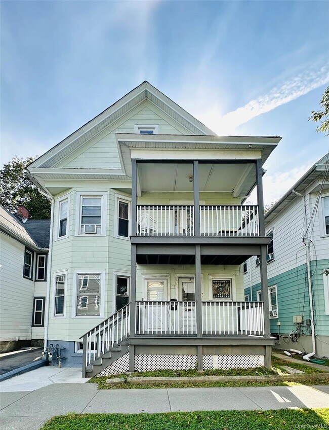 Building Photo - 71 N Hamilton St Rental