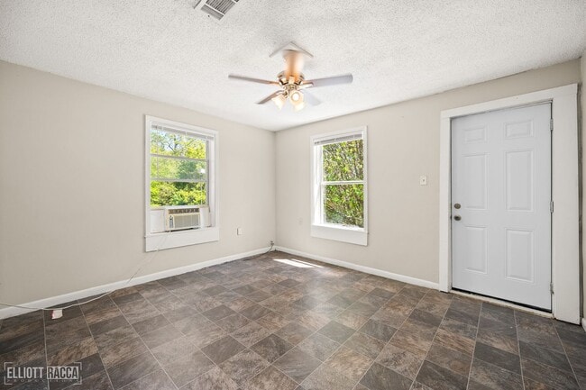 Photo - 2404 Orange St