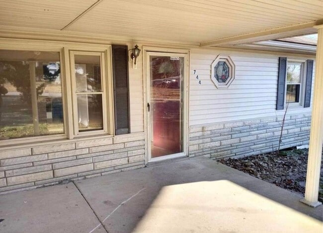 Photo - 744 Chandler Ave