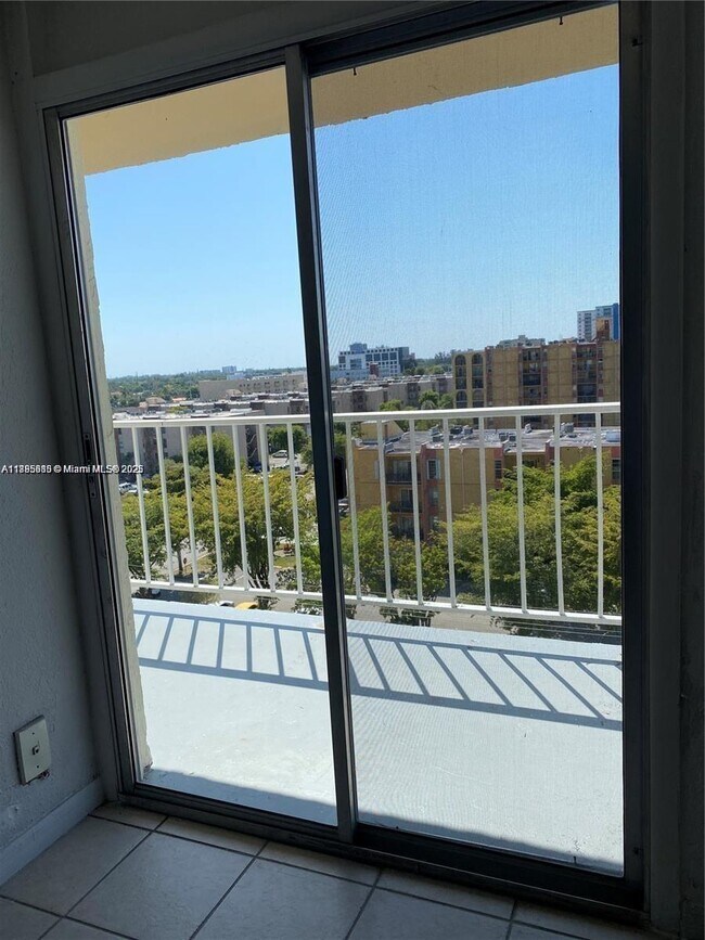 Photo - 801 NW 47th Ave Unidad 808W