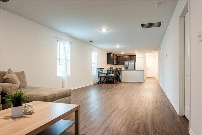 Photo - 406 Halfmoon Dr