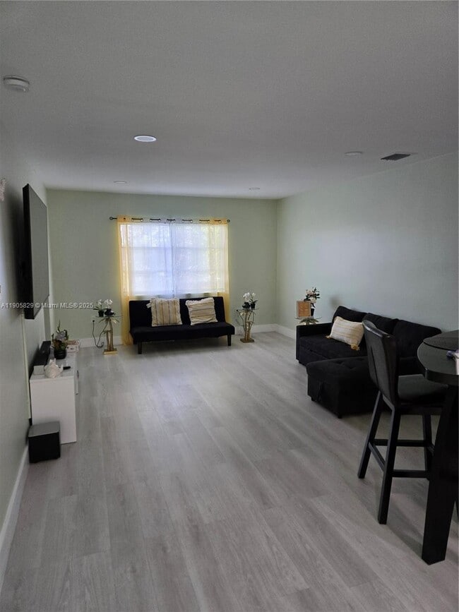 Photo - 251 NE 187th St Unit 827