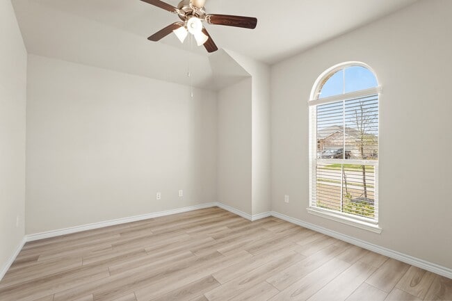 1164 Kennesaw Dr