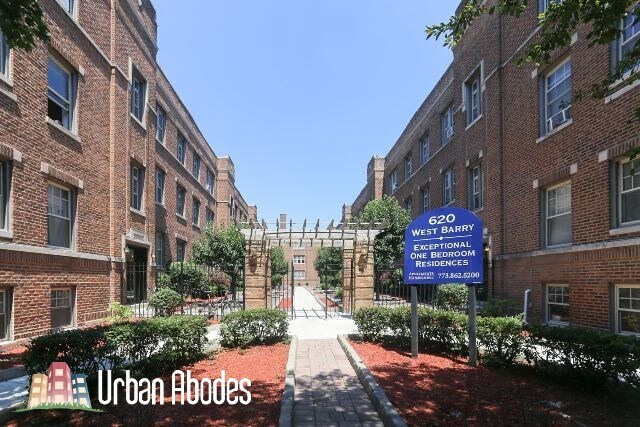 Building Photo - 633 W Barry Unit A07C