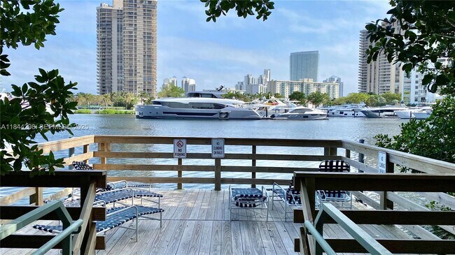 Building Photo - 19901 E Country Club Dr Unit 2103